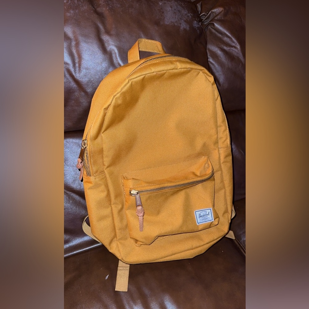 Herschel Settlement Backpack, size mid volume. Great conditon